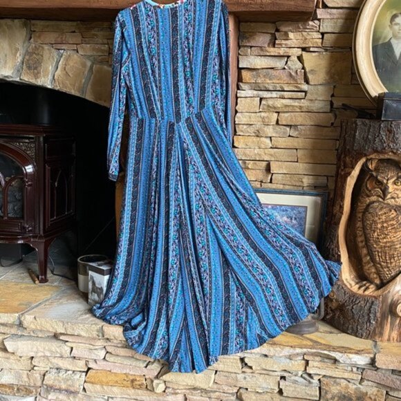 Aratta Long Duster with Floral Embroidery - Picture 5 of 8